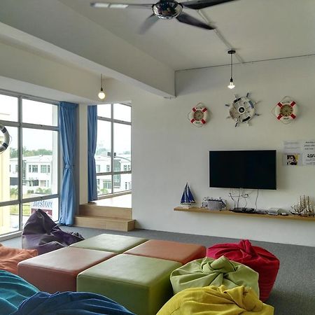 Roof Talk Theme Hostel Johor Bahru Kültér fotó
