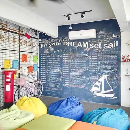 Roof Talk Theme Hostel Johor Bahru Kültér fotó