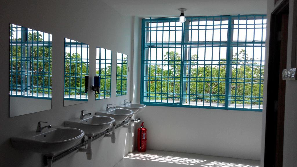 Roof Talk Theme Hostel Johor Bahru Szoba fotó