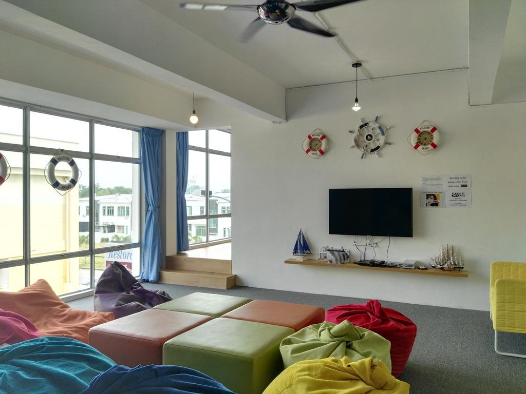 Roof Talk Theme Hostel Johor Bahru Kültér fotó