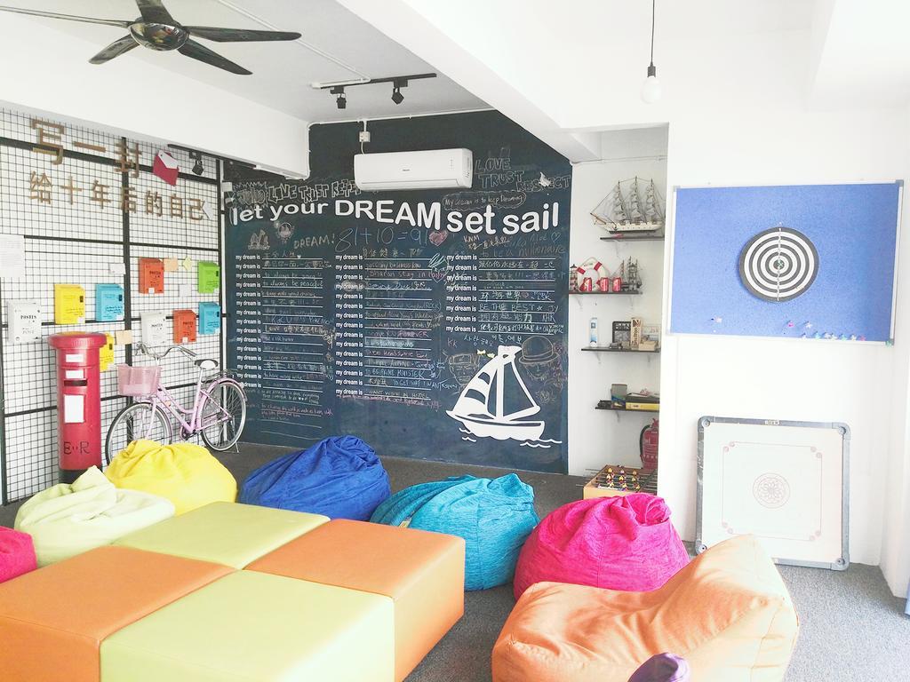 Roof Talk Theme Hostel Johor Bahru Kültér fotó