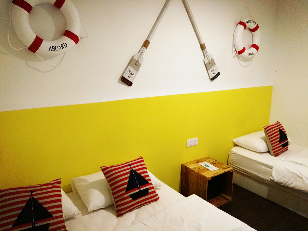 Roof Talk Theme Hostel Johor Bahru Kültér fotó