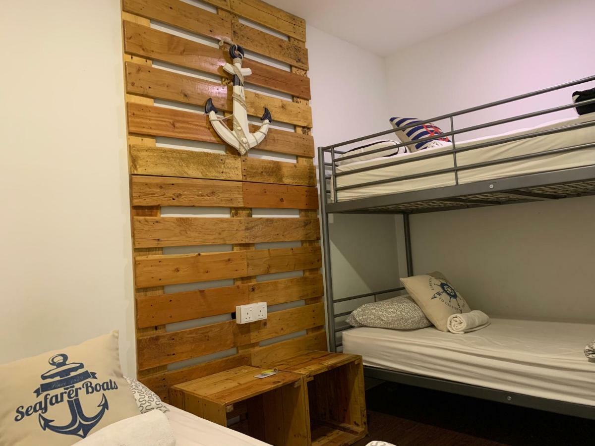 Roof Talk Theme Hostel Johor Bahru Kültér fotó